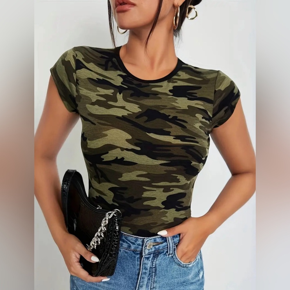 Camo Print Slim T-Shirt, Crew Neck Short Sleeve Top For Spring & Summer